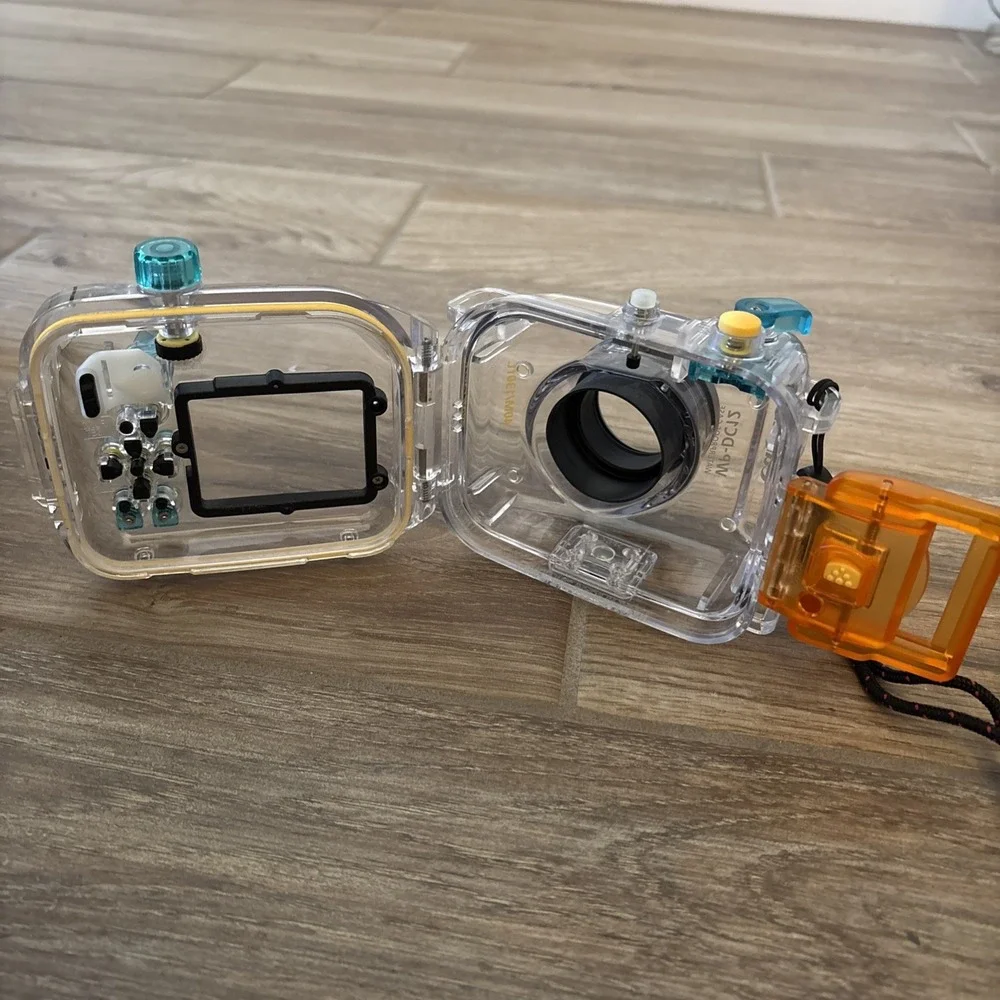 Canon WP-DC9‎ Waterproof Camera Case Used